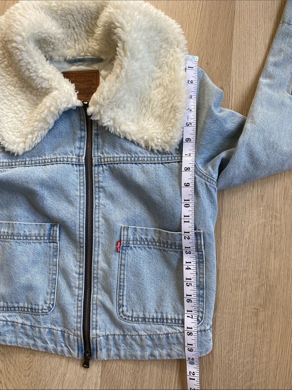 Levi’s Premium Sherpa Collar Cropped Denim Jacket Light Wash Size S - Picture 13 of 13